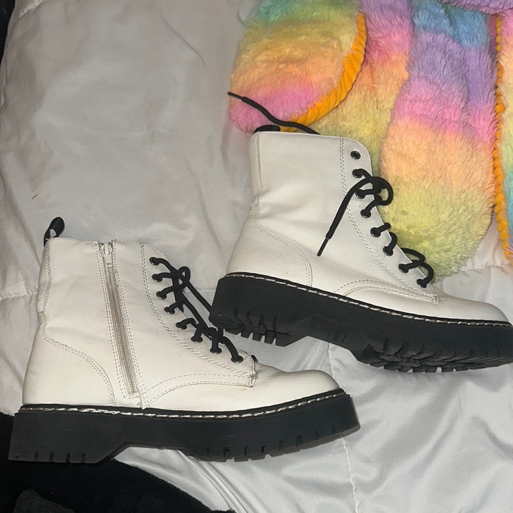 White combat boots 🎀